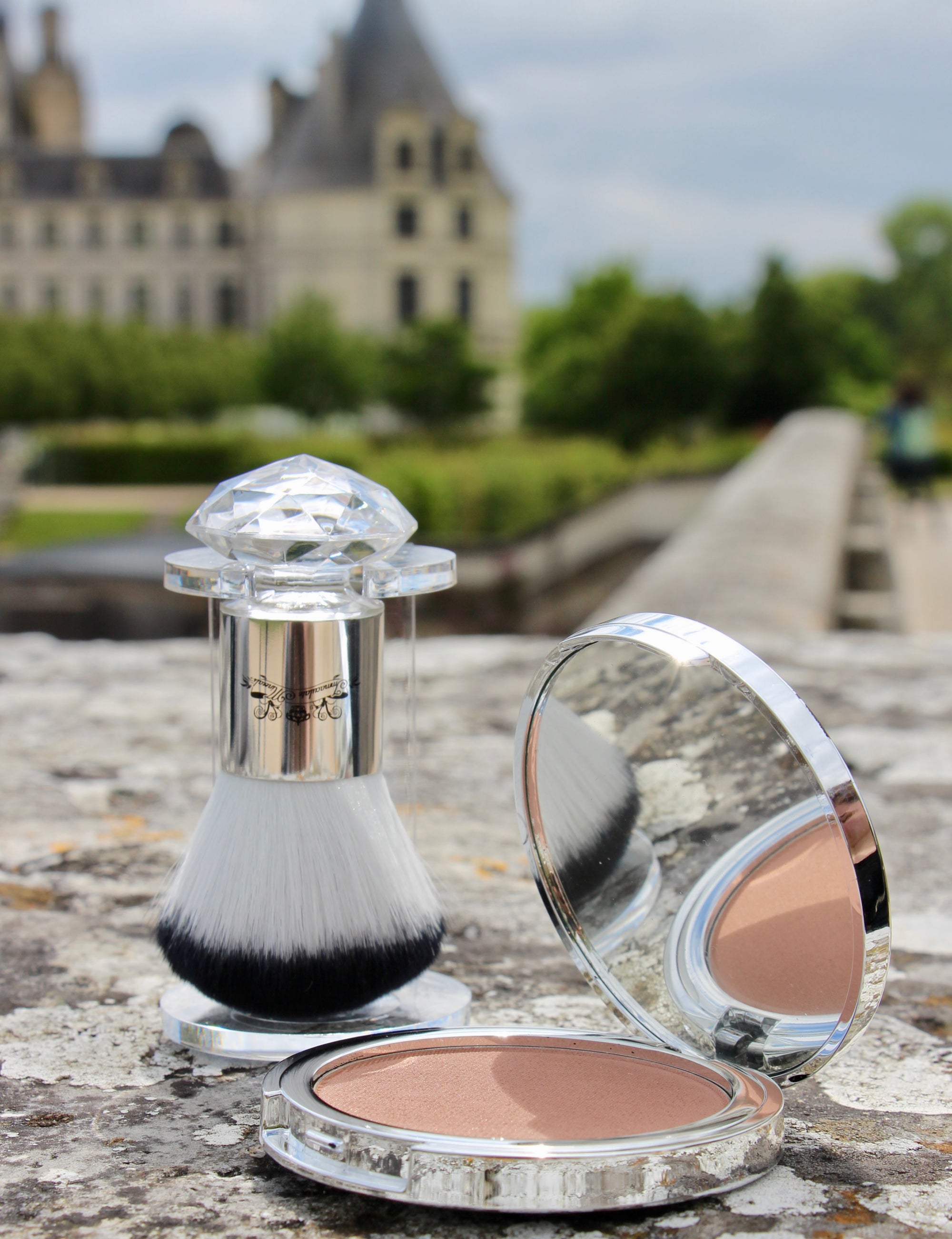 NATURALLY SUN KISSED MINERAL BRONZER (Refillable)