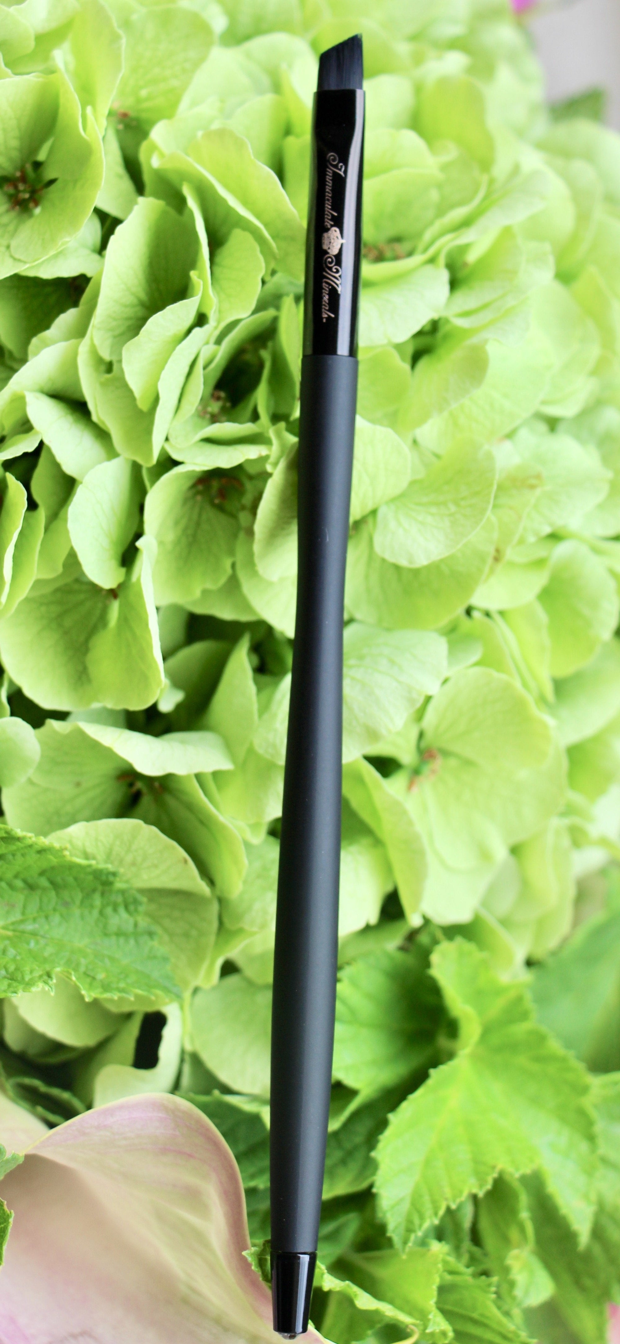 Immaculate Diamond Brow Angle Brush - Images by Miriam