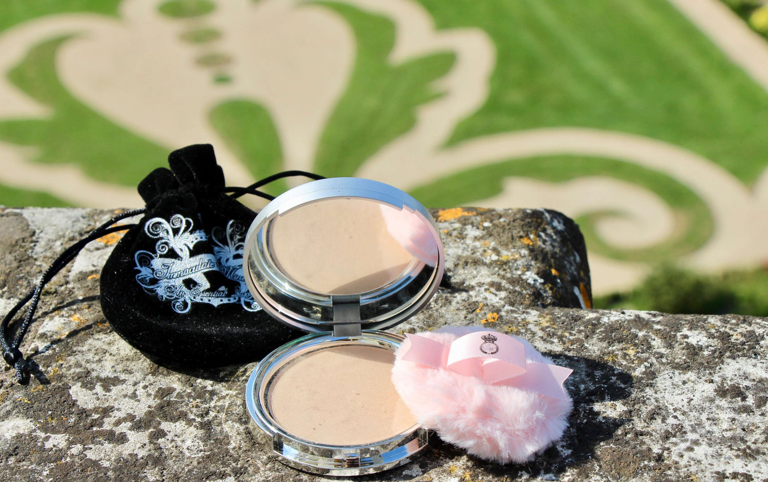 MINERAL FOUNDATION TREATMENTS - Images by Miriam