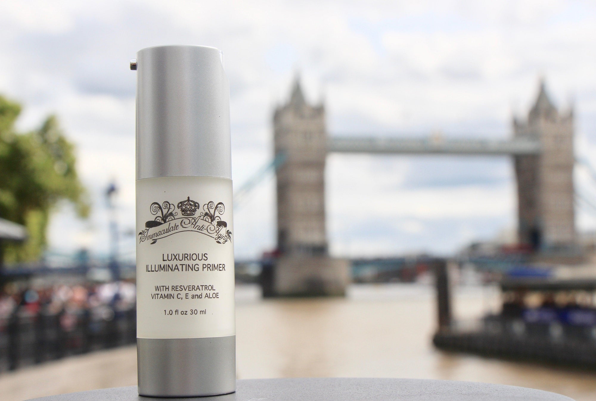 Luxurious Illuminating Primer - Images by Miriam