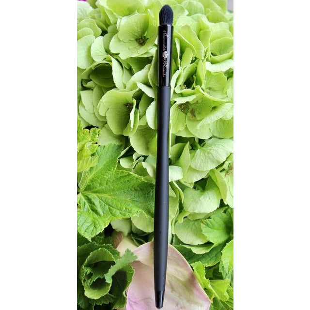 Immaculate Diamond Contour Blending Brush - Images by Miriam